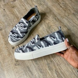Steve Madden Platform Print Shoes
